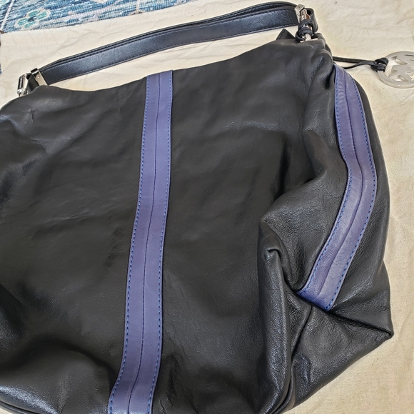 Michael Kors large leather hobo - EUC - Picture 10 of 11
